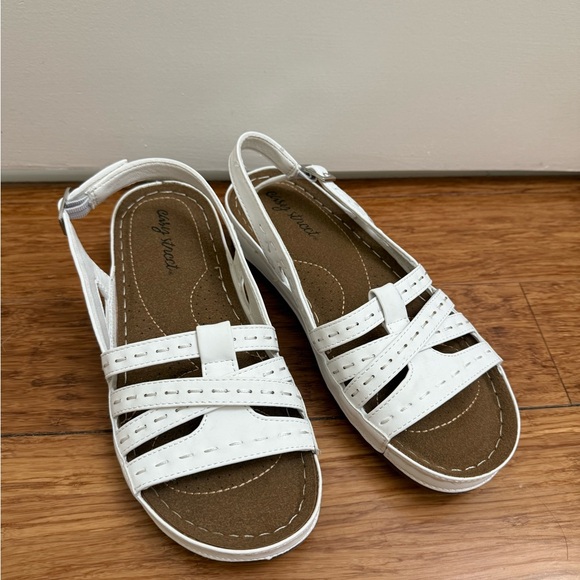 Easy Street Kehlani Women's Slingback Sandals - Picture 11 of 11